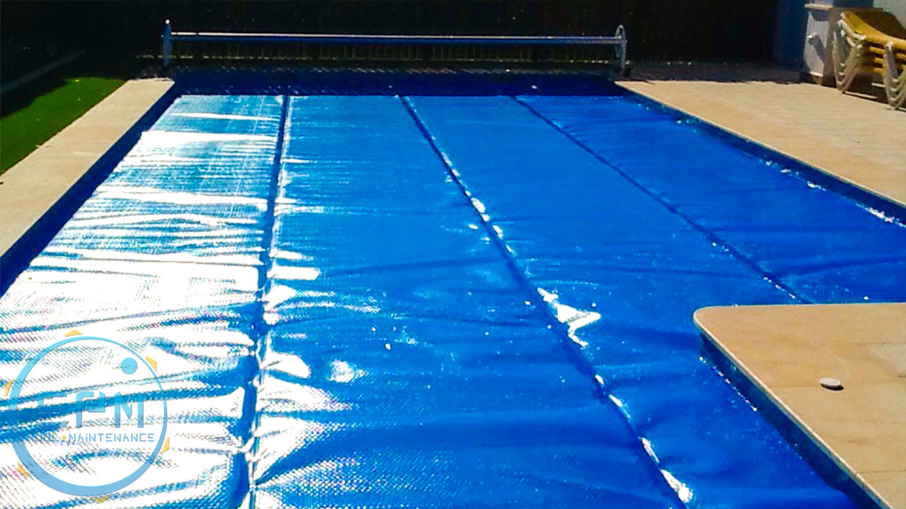 Mantenimiento de piscinas e instalación de cubierta